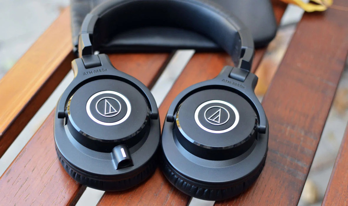 Audio-Technica ATH-M40x Professional Studio Monitor Headphone